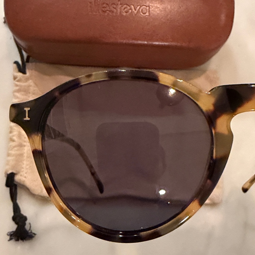 Illesteva Brown Sunglasses Case - Picture 2 of 4